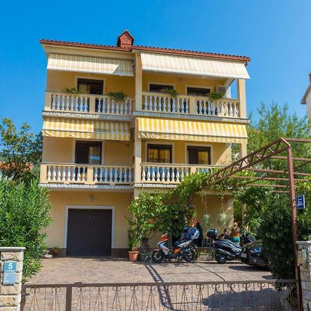 Apartment Nevelina Selce Bagian luar foto