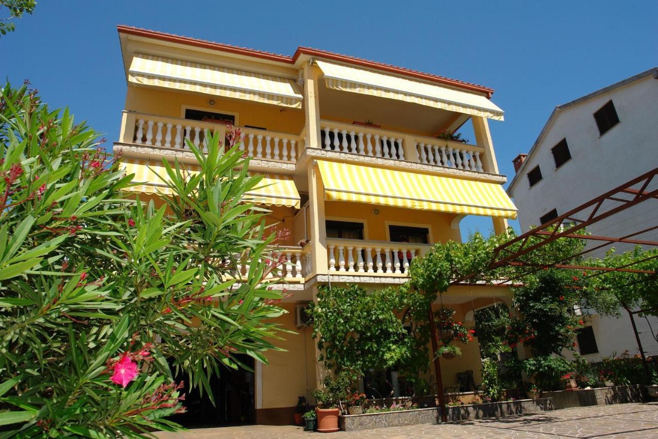 Apartment Nevelina Selce Bagian luar foto